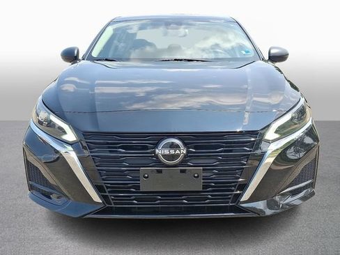 Used 2024 Nissan Altima 2.5 SV FWD image 2