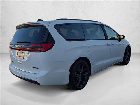 New 2026 Chrysler Pacifica Limited image 2