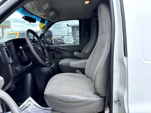 Used 2010 Chevrolet Express 2500 Extended image 12