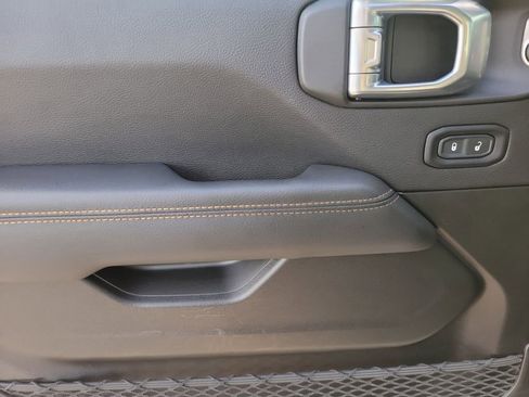 Used 2022 Jeep Gladiator Overland image 15