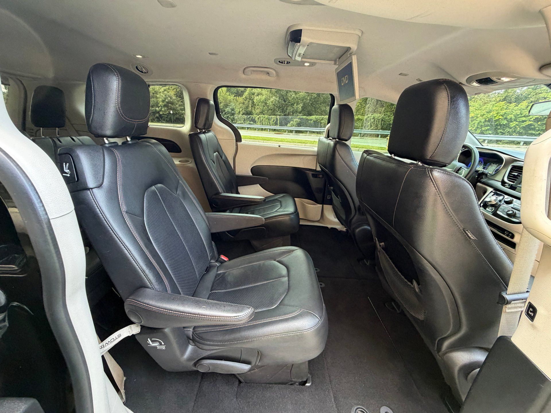 Used 2018 Chrysler Pacifica Touring-L FWD image 25