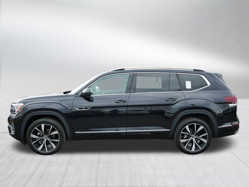 Certified 2024 Volkswagen Atlas SEL Premium R-Line image 4