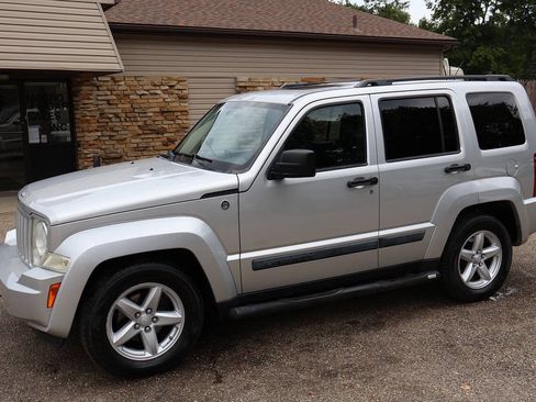 Used 2009 Jeep Liberty Rocky Mountain AWD/4WD image 5