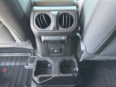 Used 2020 Jeep Wrangler Unlimited Sahara AWD/4WD image 28