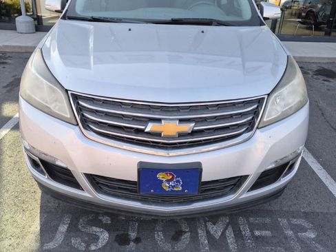 Used 2015 Chevrolet Traverse LT image 2