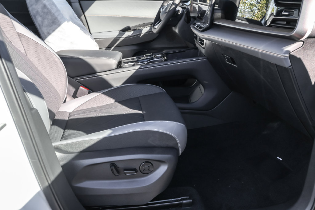 New 2027 Volkswagen Atlas SEL R-Line AWD/4WD image 42