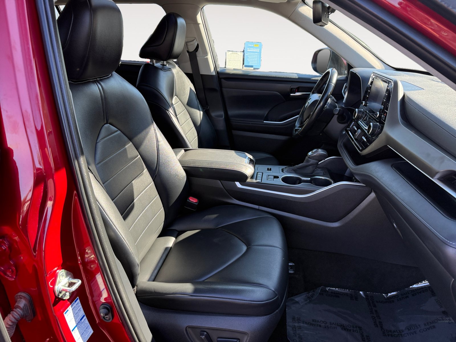 Used 2020 Toyota Highlander XLE AWD/4WD image 19