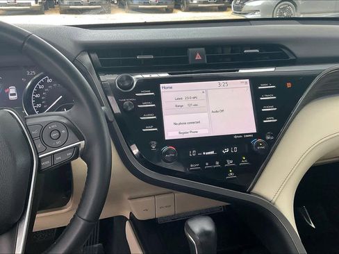 Used 2020 Toyota Camry XLE image 7