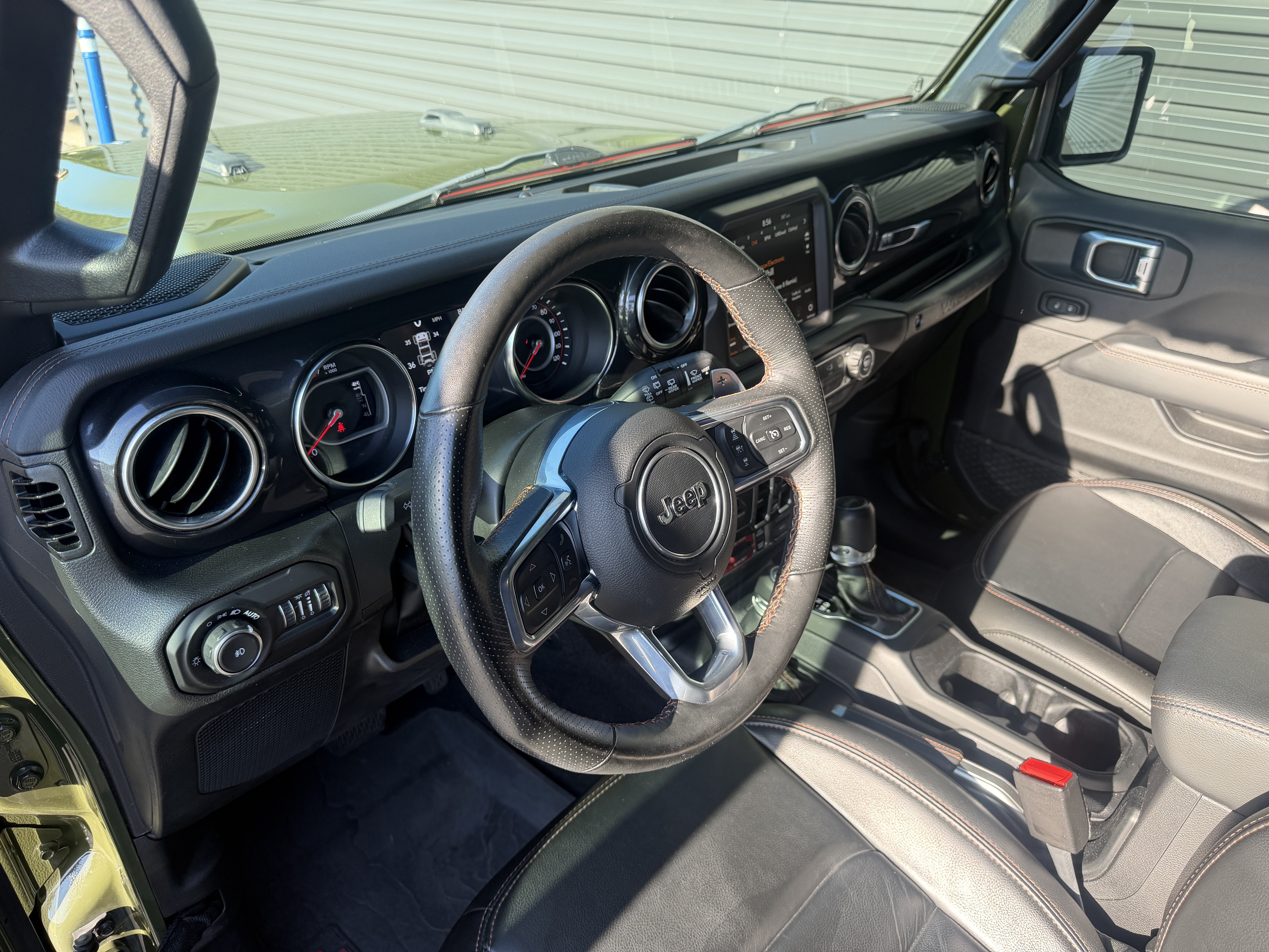 Used 2022 Jeep Wrangler Unlimited Rubicon AWD/4WD image 4