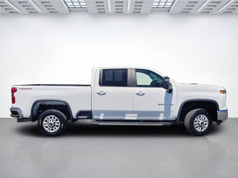 Used 2025 Chevrolet Silverado 2500 LT w/ Convenience Package AWD/4WD image 3
