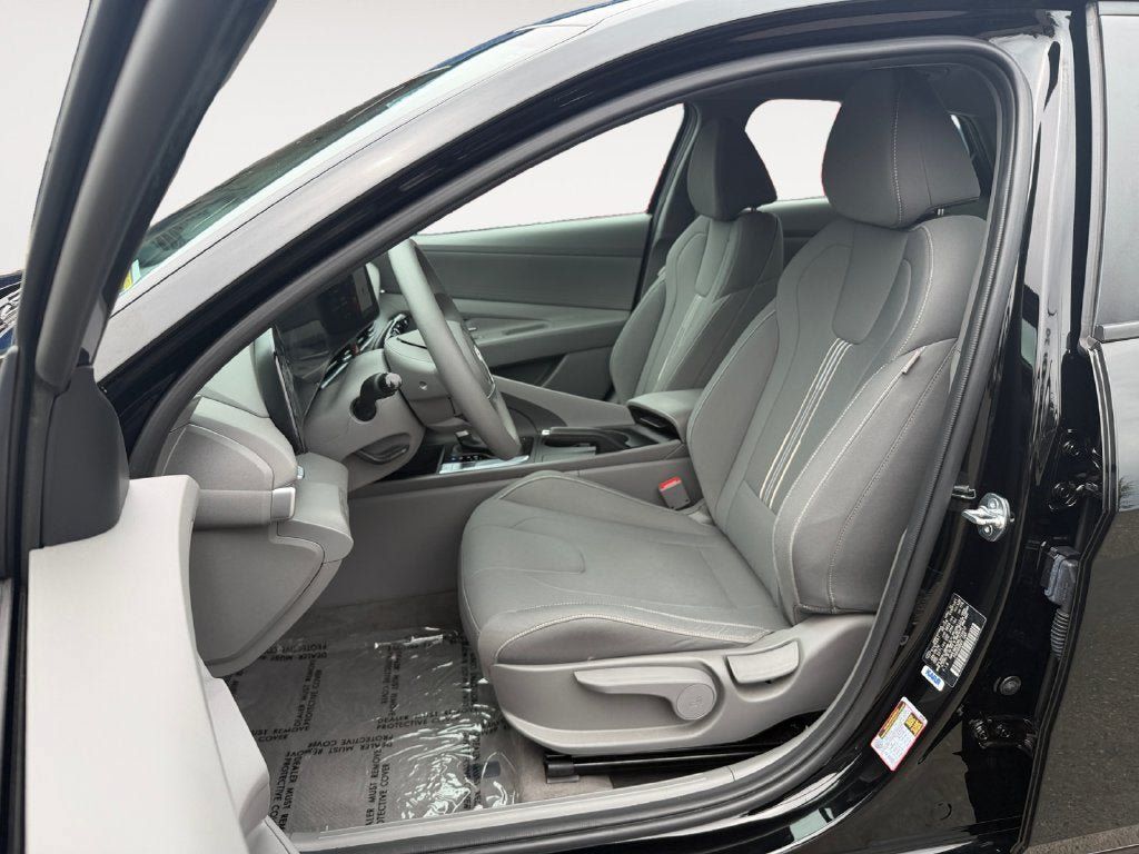Used 2024 Hyundai Elantra SEL FWD image 7