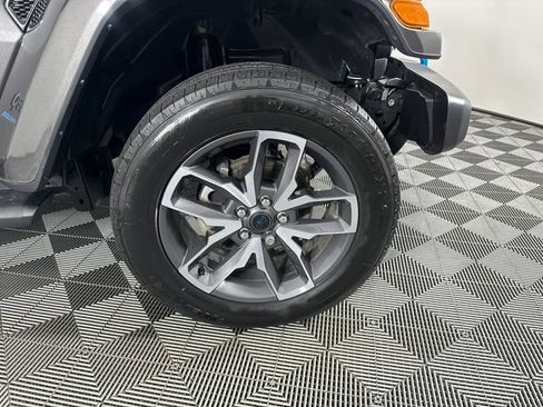 Used 2024 Jeep Wrangler Unlimited w/ Convenience Group AWD/4WD image 4