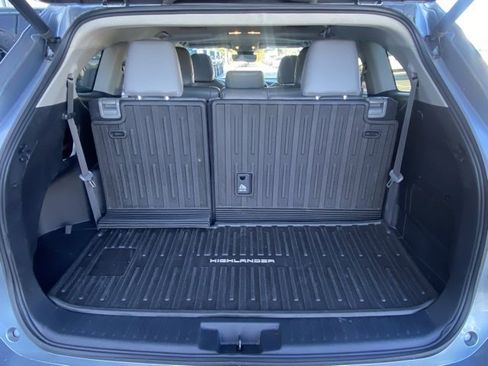 Used 2023 Toyota Highlander XLE image 24