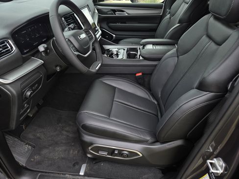 New 2026 Jeep Grand Wagoneer Limited AWD/4WD image 15