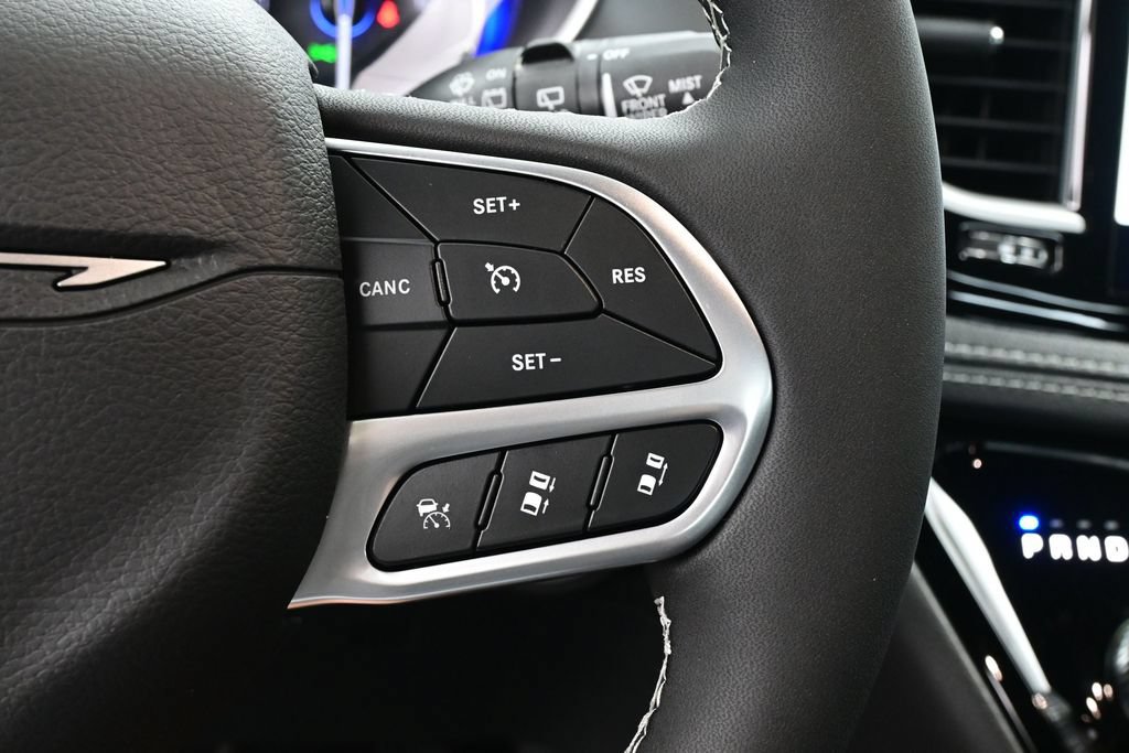 New 2027 Chrysler Pacifica Select w/ Family Tech Group AWD/4WD image 27