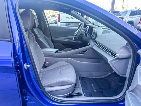 Used 2023 Hyundai Elantra Blue image 20