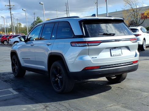 Used 2023 Jeep Grand Cherokee Altitude image 5