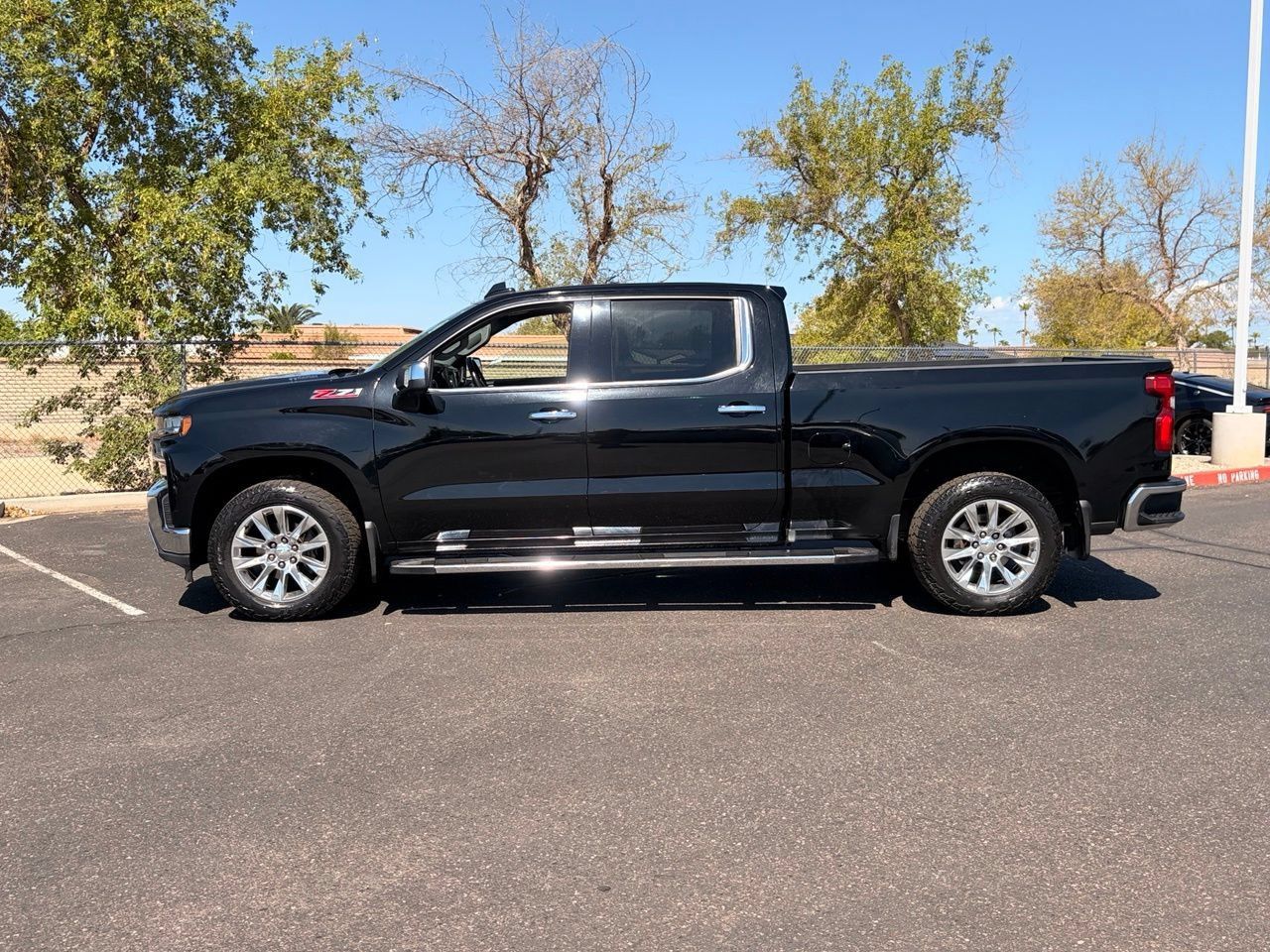 Used 2020 Chevrolet Silverado 1500 LTZ w/ LTZ Premium Package AWD/4WD image 3
