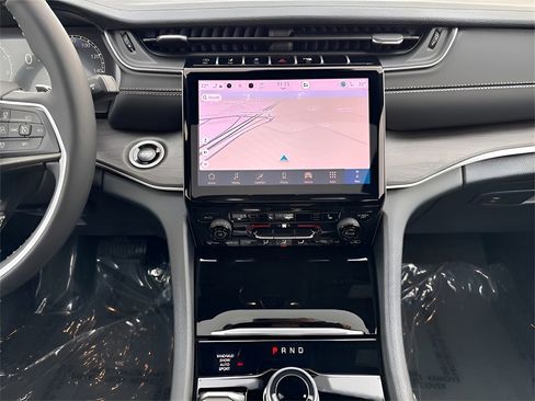 New 2025 Jeep Grand Cherokee Limited image 16