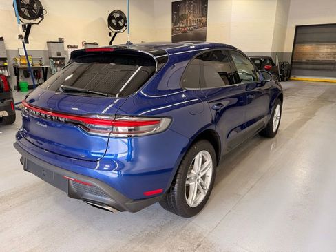 Used 2022 Porsche Macan w/ Premium Package image 6