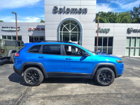 Certified 2022 Jeep Cherokee Latitude w/ Sun & Sound Group AWD/4WD image 1