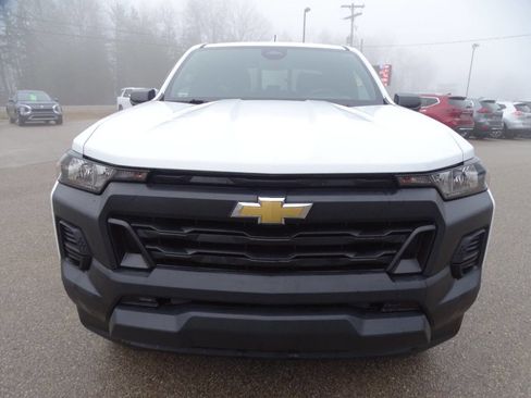 Used 2024 Chevrolet Colorado W/T w/ WT Convenience Package II AWD/4WD image 3