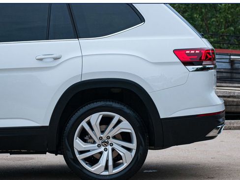 Certified 2023 Volkswagen Atlas SE w/ Panoramic Sunroof Package AWD/4WD image 4