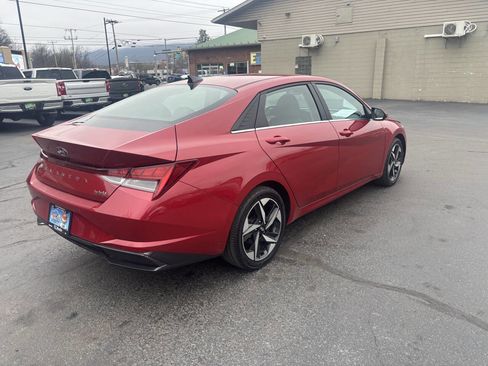 Used 2023 Hyundai Elantra Limited image 9