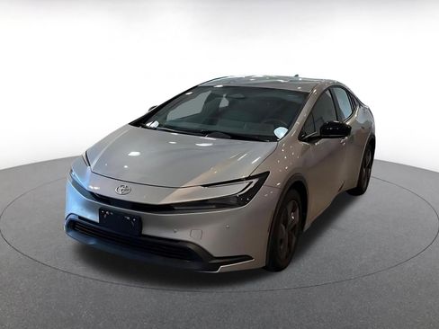 Used 2025 Toyota Prius LE image 7