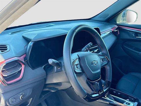 Used 2025 Chevrolet TrailBlazer RS image 9