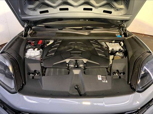 Certified 2024 Porsche Cayenne S image 32