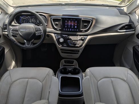 Used 2017 Chrysler Pacifica Touring-L Plus w/ Advanced Safetytec Group FWD image 24