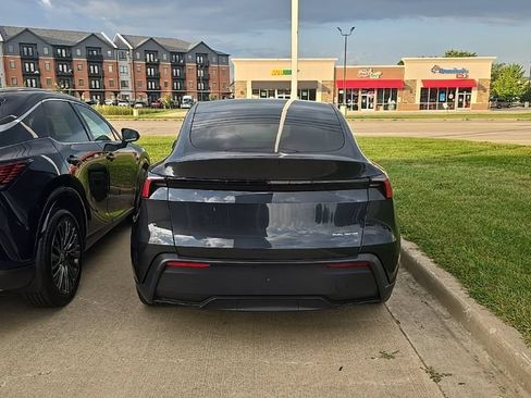 Used 2026 Tesla Model Y AWD image 5