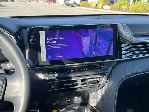 Used 2025 Toyota Camry SE w/ Multimedia Upgrade Package image 20