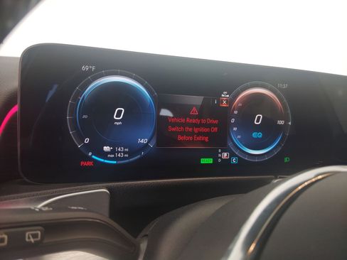 Used 2023 Mercedes-Benz EQB 300 4MATIC image 17