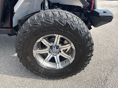 Used 2012 Jeep Wrangler Unlimited Rubicon AWD/4WD image 13