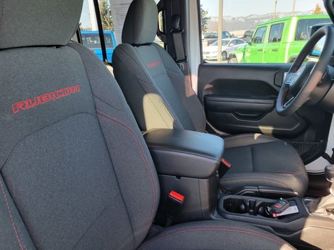 Used 2024 Jeep Gladiator Rubicon w/ Convenience Group image 19