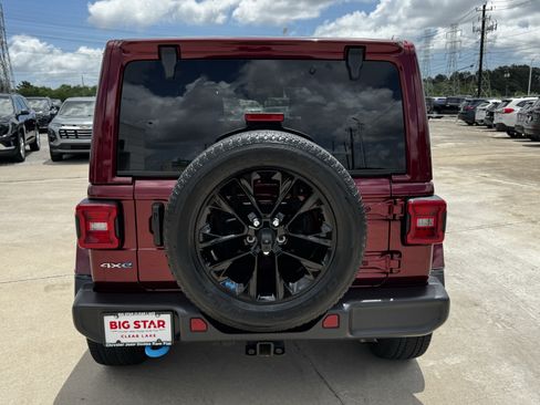 Used 2022 Jeep Wrangler Unlimited Sahara AWD/4WD image 9