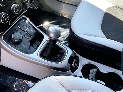 Used 2018 Jeep Compass Latitude AWD/4WD image 16