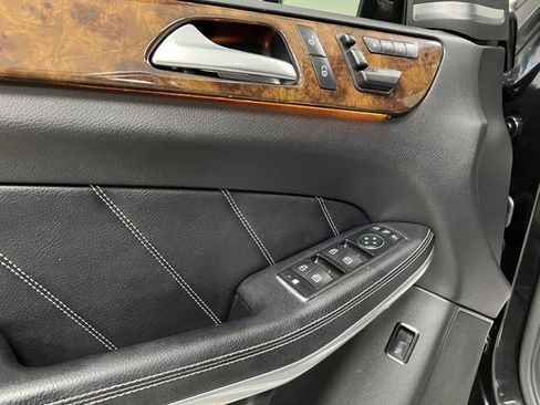 Used 2014 Mercedes-Benz GL 550 4MATIC image 27