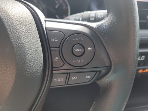 Used 2025 Toyota RAV4 XLE AWD/4WD image 32