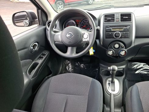 Used 2014 Nissan Versa SV FWD image 10