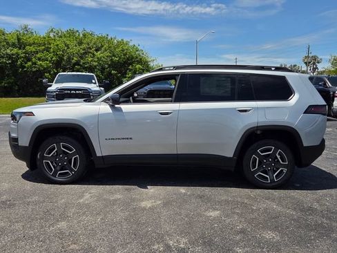 New 2026 Jeep Cherokee Laredo AWD/4WD image 4