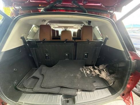 Used 2025 Nissan Pathfinder Platinum w/ Black Appearance Package FWD image 11