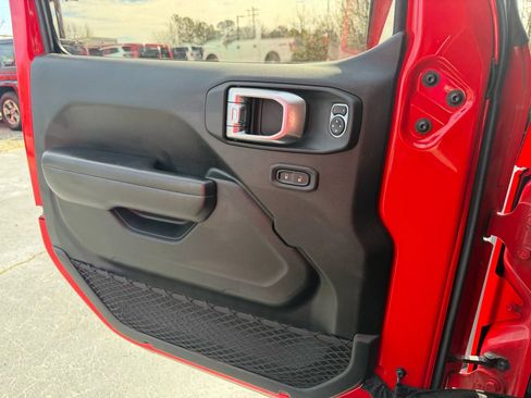 Used 2018 Jeep Wrangler Unlimited Sport S image 31