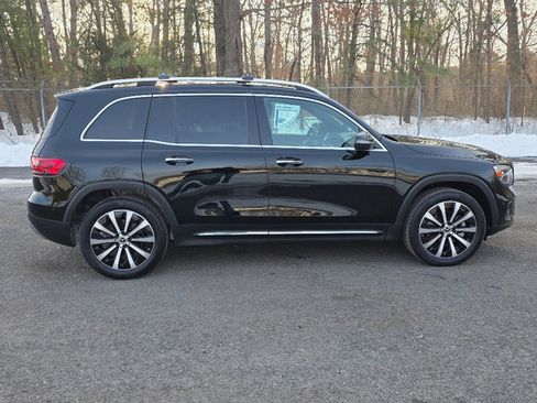 Used 2022 Mercedes-Benz GLB 250 w/ Premium Package Lite image 17