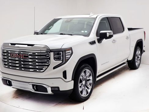 Used 2022 GMC Sierra 1500 Denali w/ Denali Reserve Package AWD/4WD image 2
