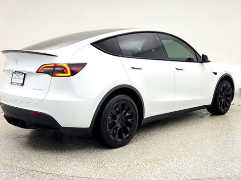 Used 2023 Tesla Model Y AWD image 5