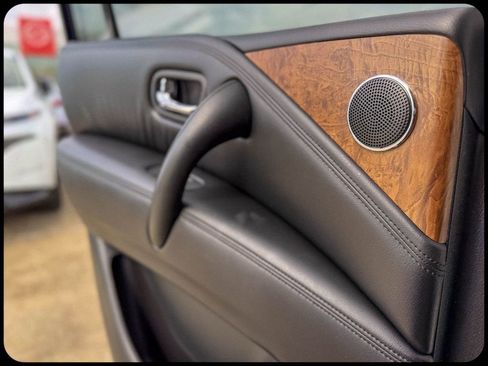 Used 2024 Nissan Armada SL w/ Captain's Chairs Package image 31