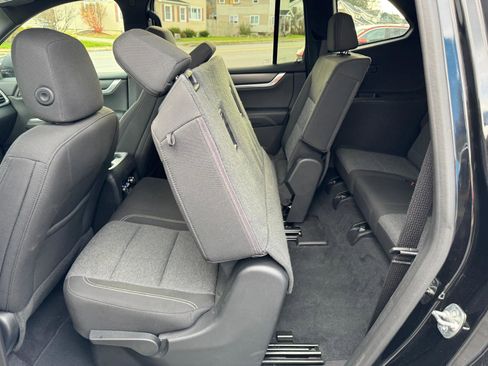 Used 2025 GMC Acadia Elevation image 37